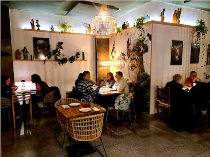 Restaurante Estrambótiko - Pl. la Constitución, 17, 41800 Sanlúcar la Mayor, Sevilla, Spain
