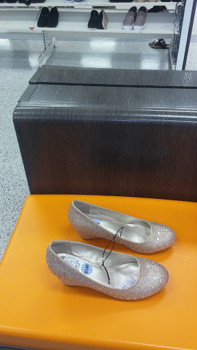 Clothing Store «Ross Dress for Less», reviews and photos, 2505 NW Federal Hwy, Stuart, FL 34994, USA