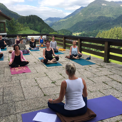 Thai Yoga Sensitive - WELLNATURE Yoga Retreats Michaela Wittmann