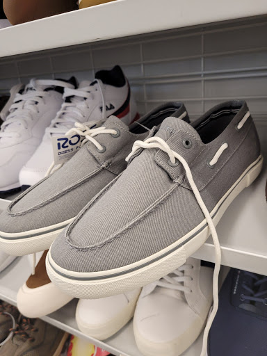 Clothing Store «Ross Dress for Less», reviews and photos, 909 N Landing Way, Renton, WA 98057, USA