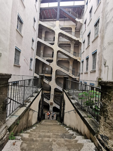 Traboule et Cour des Voraces à Lyon