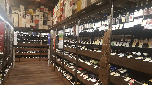 Wine Store «Total Wine & More», reviews and photos, 7925 N Blackstone Ave, Fresno, CA 93720, USA
