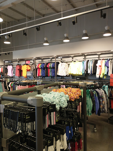 Clothing Store «Nike Factory Store», reviews and photos, 243 Tanger Dr Suite 243, Williamsburg, IA 52361, USA