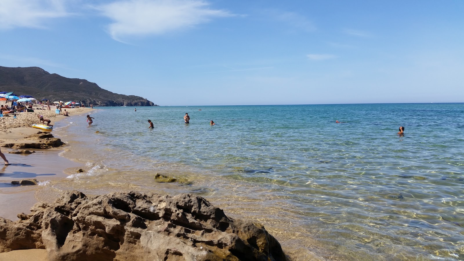 Foto de Punta Acqua beach con agua cristalina superficie