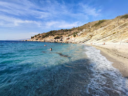 Foto von Edon-Bina Beach und die siedlung