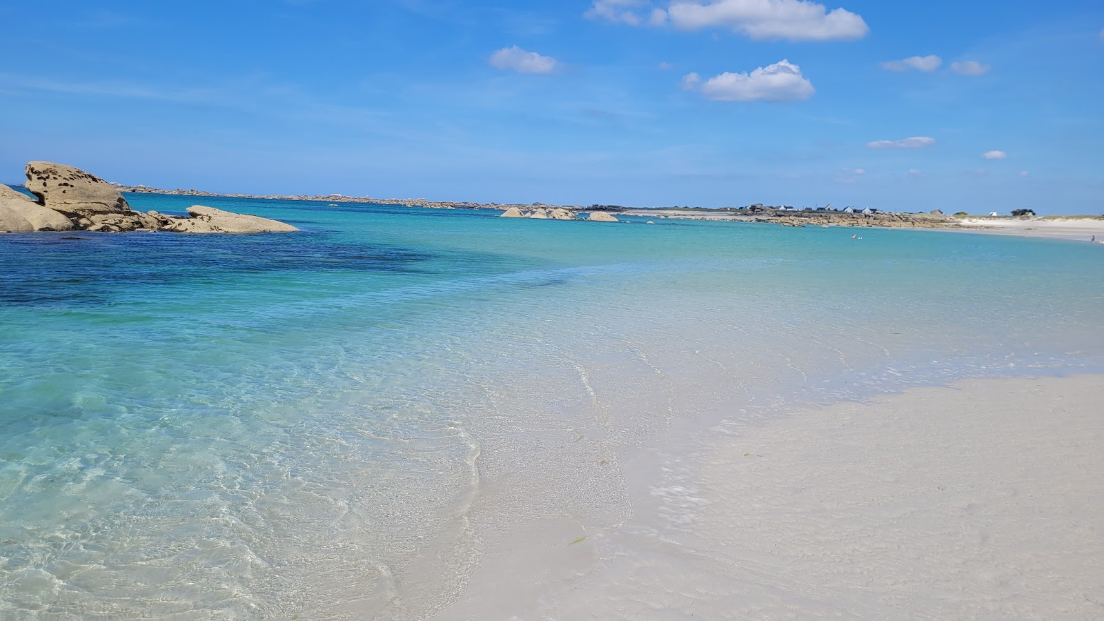 Plage Boutrouilles'in fotoğrafı - rahatlamayı sevenler arasında popüler bir yer