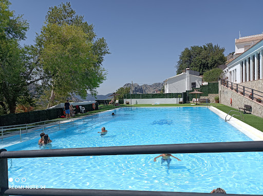 Piscina pública Benaocaz en Benaocaz, Cádiz