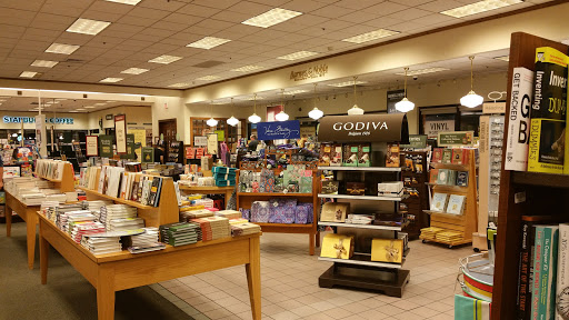 Book Store «Barnes & Noble Booksellers Mansell Crossings SC», reviews and photos, 7660 North Point Pkwy, Alpharetta, GA 30022, USA