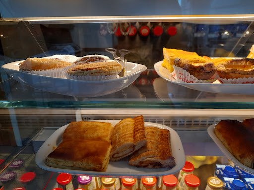 Pastelaria S Basilio no Vila Cova da Lixa, Porto