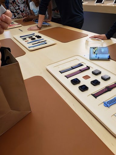 Computer Store «Apple Reston», reviews and photos, 11949 Market St, Reston, VA 20190, USA