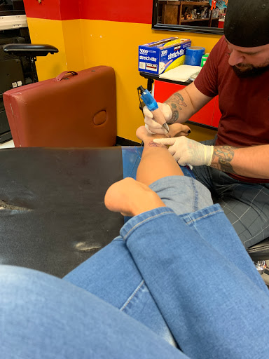 Tattoo Shop «Yorktown Tattoo», reviews and photos, 2719 George Washington Memorial Hwy, Yorktown, VA 23693, USA