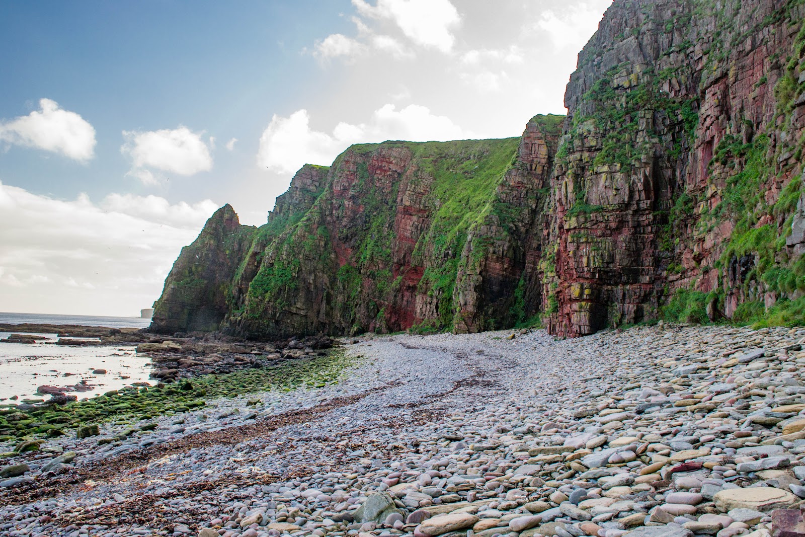 Duncansby Head Beach的照片 带有碧绿色纯水表面