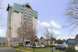 Travelodge Hotel by Wyndham Vancouver Airport image