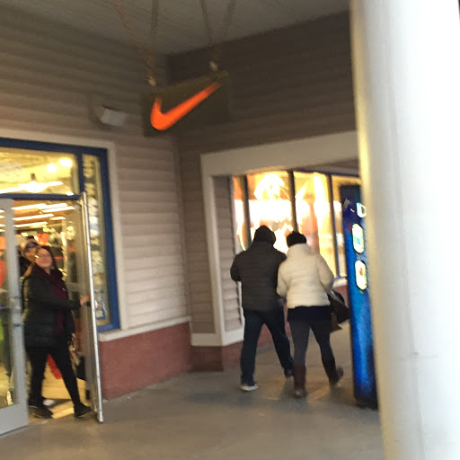 Sporting Goods Store «Nike Factory Store», reviews and photos, 1 Outlet Blvd #600, Wrentham, MA 02093, USA