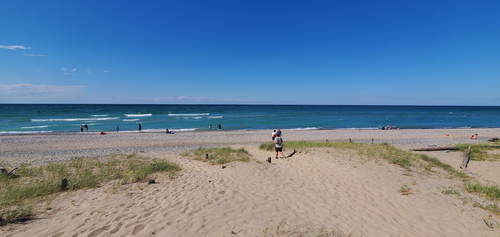 Two Hearted Beach的照片 带有碧绿色纯水表面