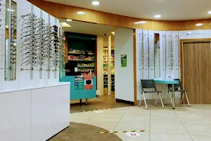 Robertsons Pharmacy & Eye Clinic image