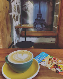 Cappuccino du Cafe Bunna Annecy - coffee shop italien 💚 « Old school » - n°13