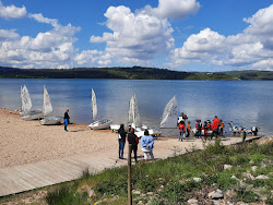 Playa Del Lago De As Pontes'in fotoğrafı - rahatlamayı sevenler arasında popüler bir yer