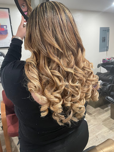 Beauty Salon «Zuni Hair Dominican Salon», reviews and photos, 358 N 4th St, Reading, PA 19601, USA