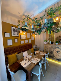 Atmosphère du Restaurant de spécialités provençales L'Escaladou à Arles - n°16