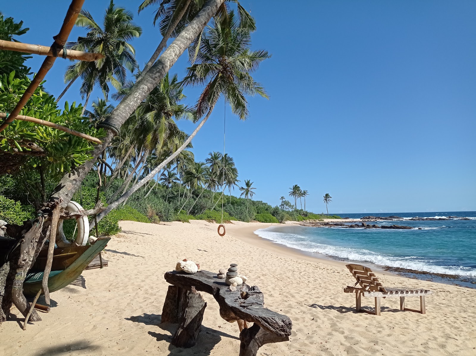 Fotografija Ranlakshmi Paradise Beach z svetel pesek površino