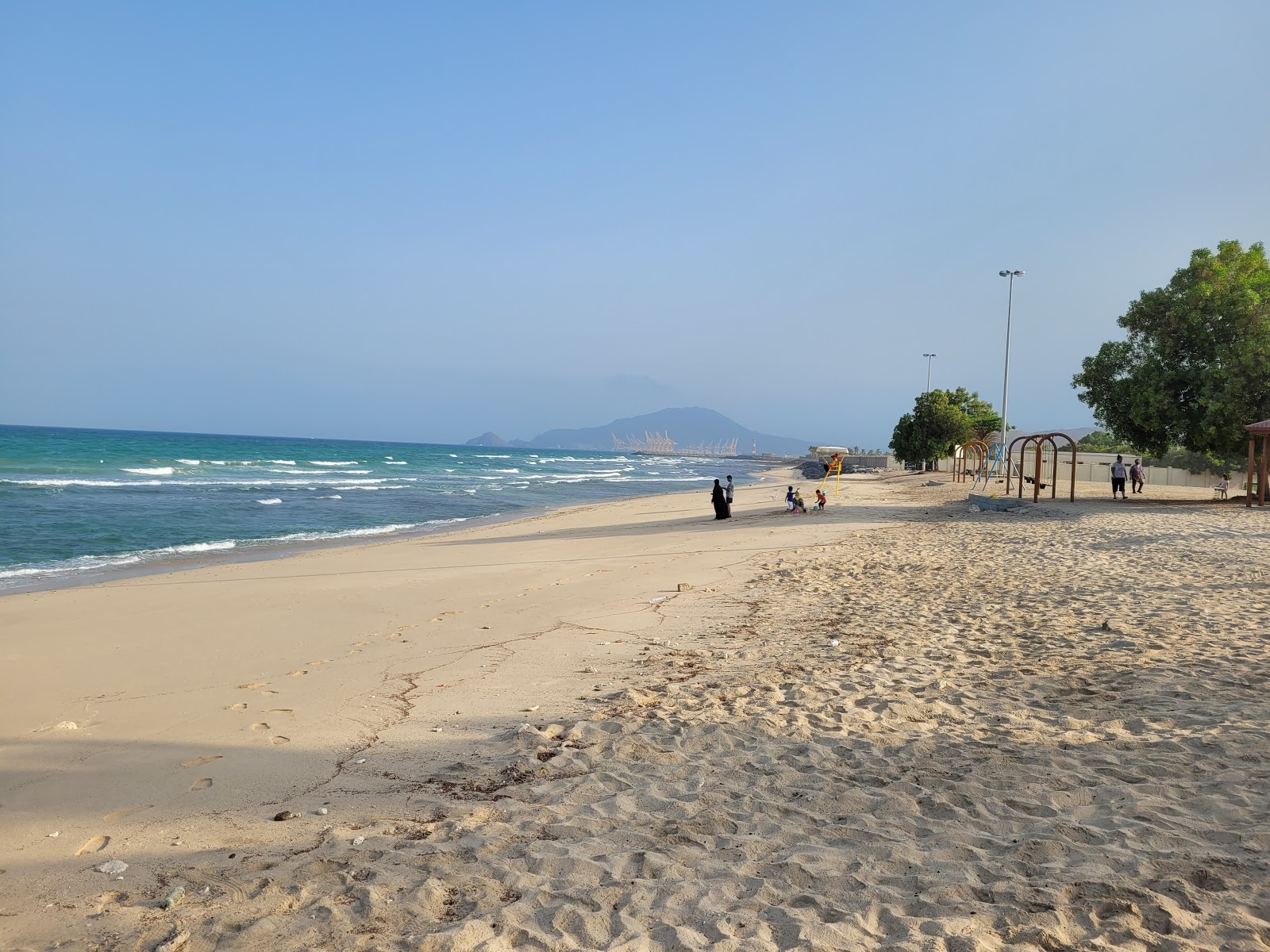 Foto van Zubara Beach met helder zand oppervlakte