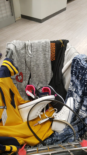 Clothing Store «Burlington Coat Factory», reviews and photos, 600 Northtown Dr, Blaine, MN 55434, USA