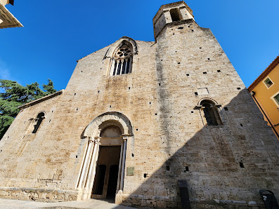 Iglesia de San Vicente de Besalú Carrer de Sant Vicenç, 6, 17850 Besalú, Girona, España