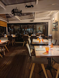 Atmosphère du Restaurant de fruits de mer LES VIVIERS - Restaurant à Rivedoux-Plage - n°19