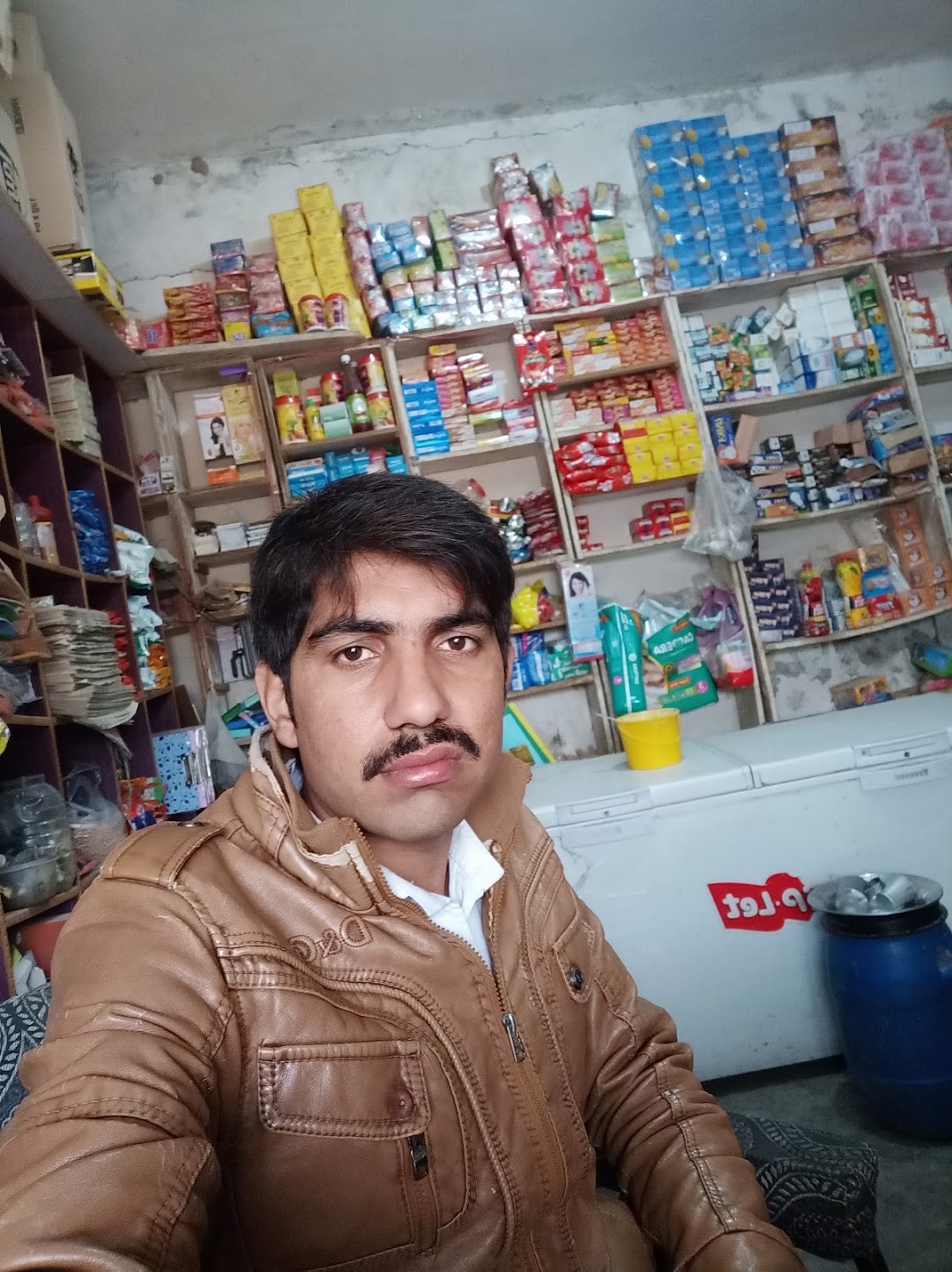 M.iqbal Karyana store