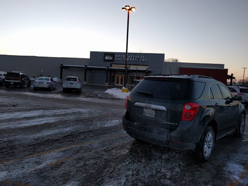 Camping Store «REI», reviews and photos, 1209 E Golf Rd, Schaumburg, IL 60173, USA