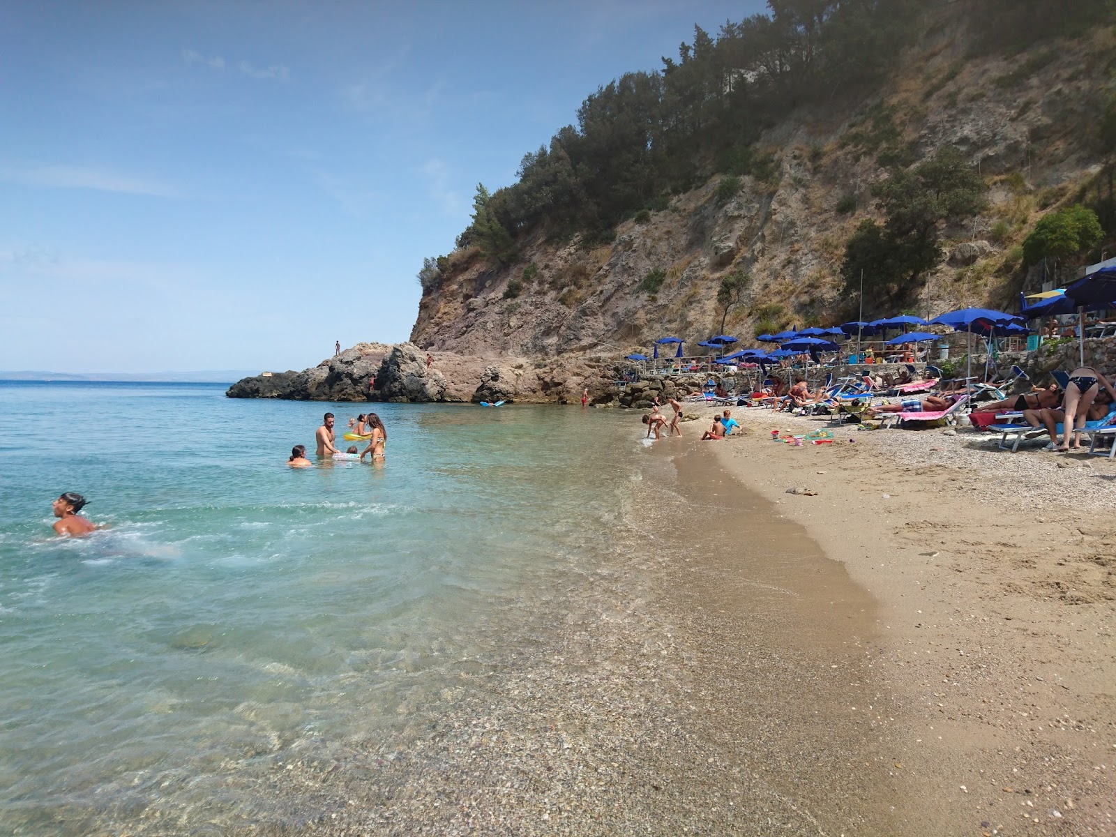 Foto di Spiaggia La Cantoniera con abbastanza pulita livello di pulizia