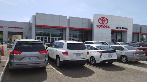 Toyota Dealer «Royal Moore Toyota», reviews and photos, 1415 SE River Rd, Hillsboro, OR 97123, USA