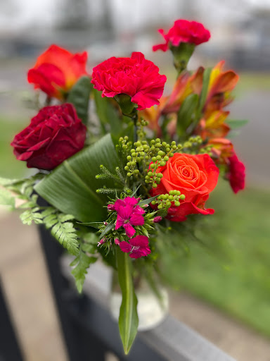 Florist «Petals & Vines», reviews and photos, 410 Main St E, Monmouth, OR 97361, USA