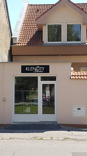 Komentáre a hodnotenia KLENOTY LUXUS