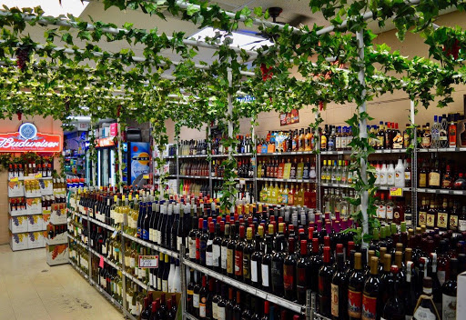 Liquor Store «Scores Liquors», reviews and photos, 6714 Shepherdsville Rd, Louisville, KY 40228, USA