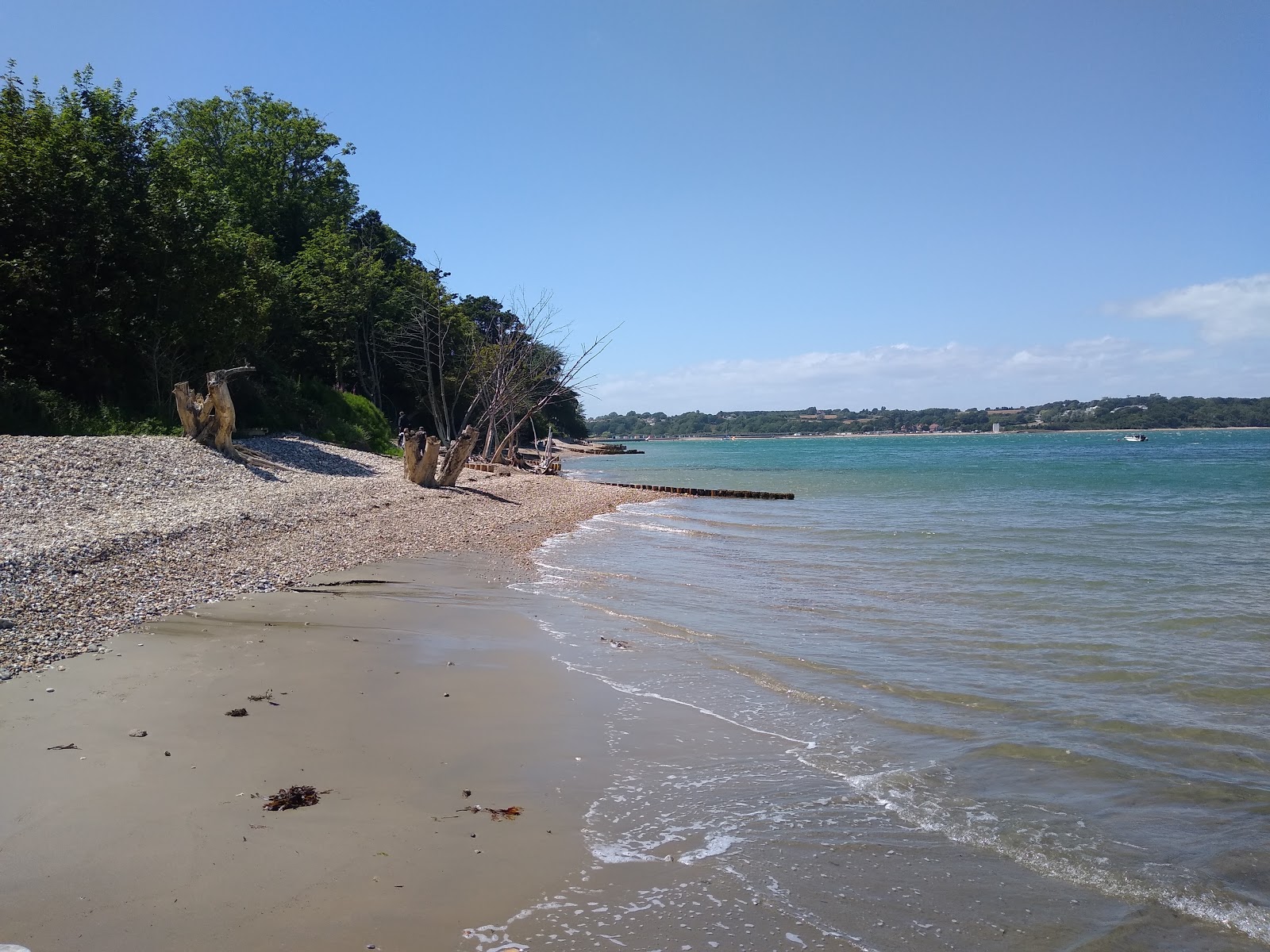 Foto di Spiaggia di Bembridge con una superficie del sabbia beige e ciottoli