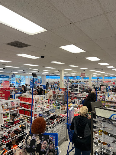 Clothing Store «Ross Dress for Less», reviews and photos, 921 E Commercial Blvd, Oakland Park, FL 33334, USA