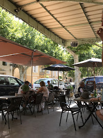 Atmosphère du Restaurant Café du siècle La foret à Beaumes-de-Venise - n°6