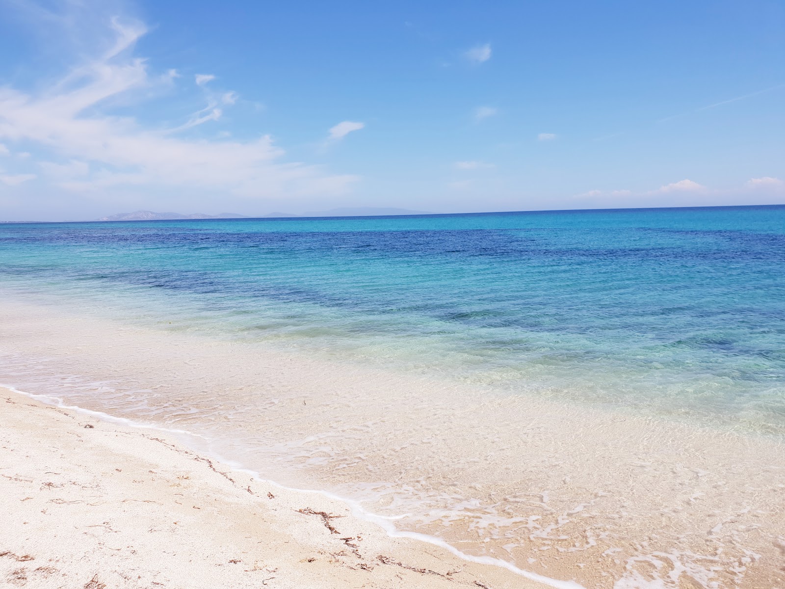 Foto de Spiaggia di Stagno di Pilo con recta y larga