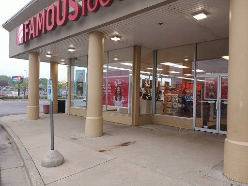 Shoe Store «Famous Footwear», reviews and photos, 3333 S 27th St, Milwaukee, WI 53215, USA