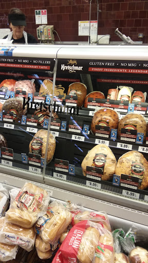 Grocery Store «Jewel-Osco», reviews and photos, 3124 N Lewis Ave, Waukegan, IL 60085, USA