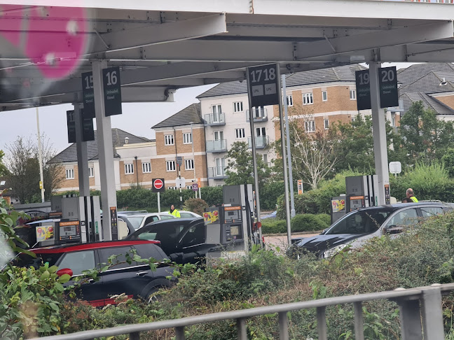 Comments and reviews of Sainsbury's Petrol Station
