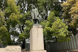 Shibusawa Eiichi Statue image