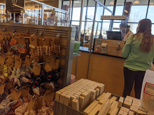 Department Store «Nordstrom Rack West Farm Shopping Center», reviews and photos, 1600 SE Rd, Farmington, CT 06032, USA