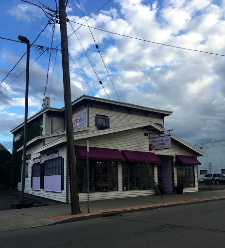 Florist «Shaw And Boehler Florist», reviews and photos, 31 Clinton Ave, Cortland, NY 13045, USA