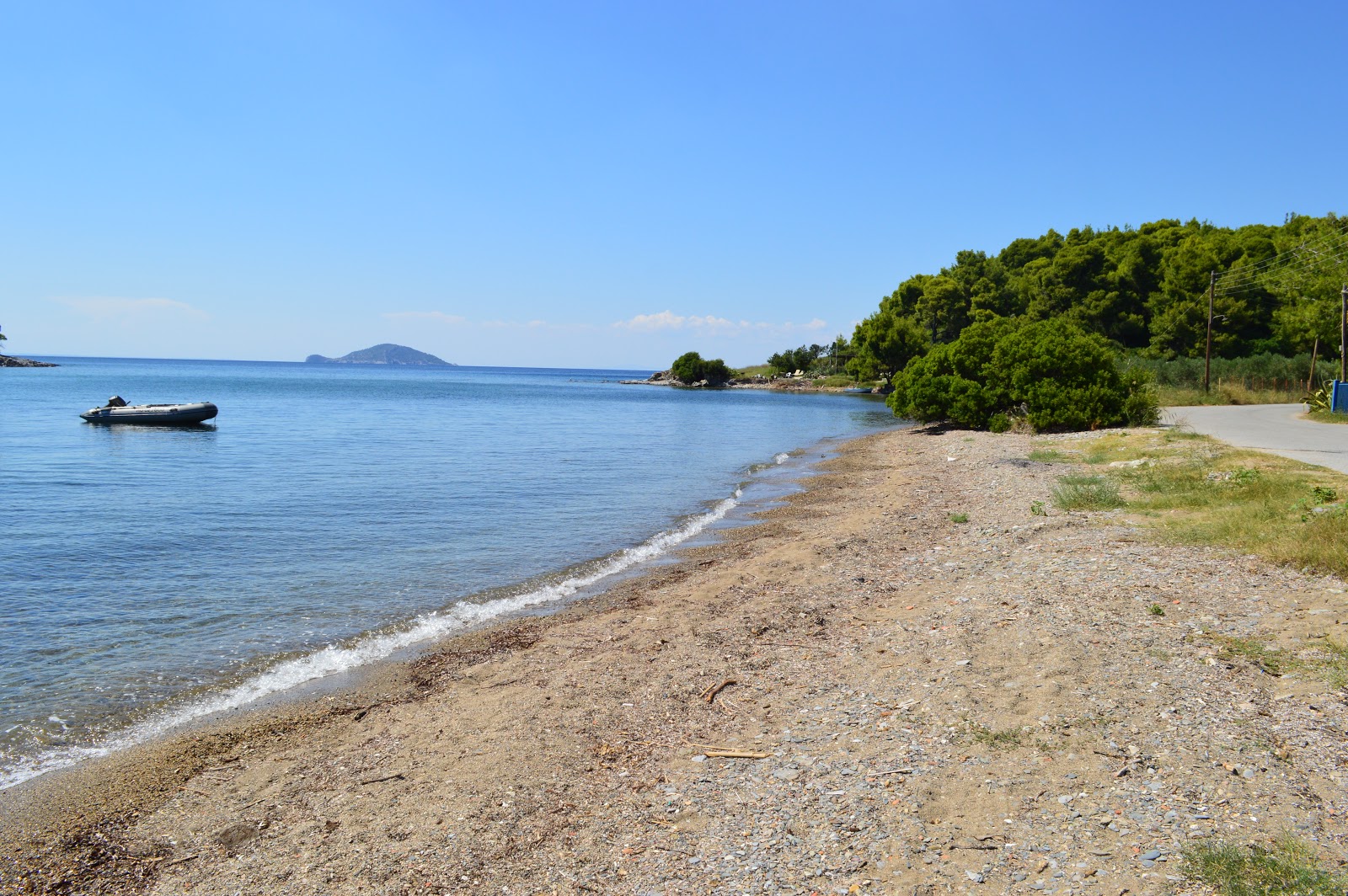 Foto av Koutsoupia beach med blå rent vatten yta