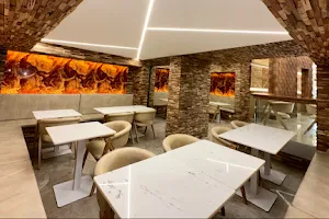 8&3 Restaurant Bar à Shisha image