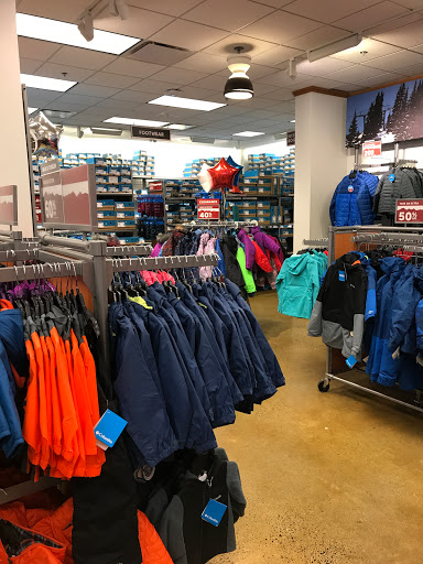 Sportswear Store «Columbia Sportswear Outlet», reviews and photos, 3 Monroe Pkwy, Lake Oswego, OR 97035, USA