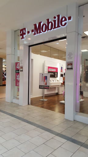 Cell Phone Store «T-Mobile», reviews and photos, 112 Eisenhower Pkwy #1037, Livingston, NJ 07039, USA
